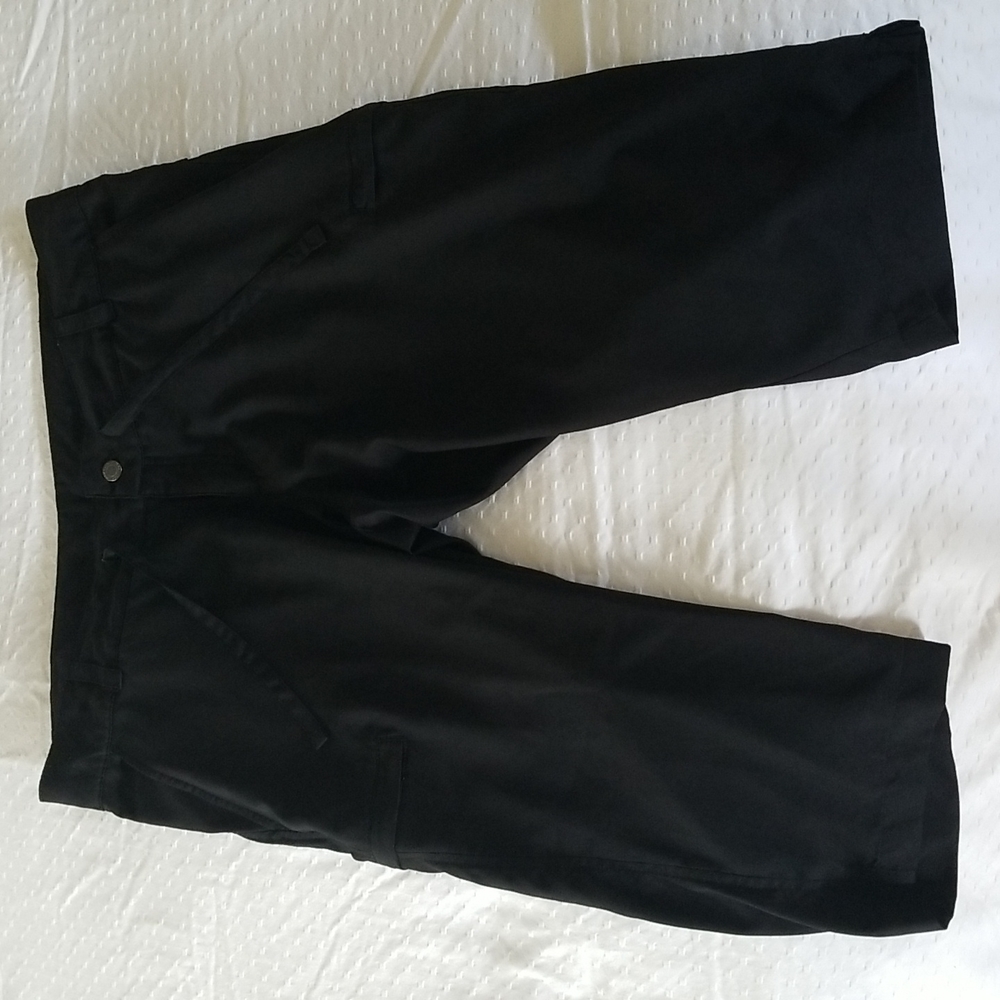 Magellen Black Capri's